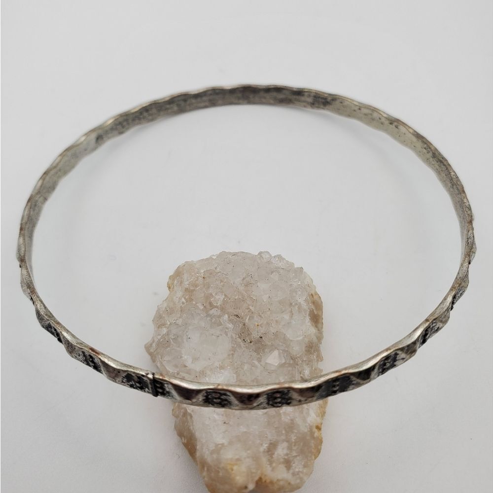 Antique‎ hammered bangle B1432